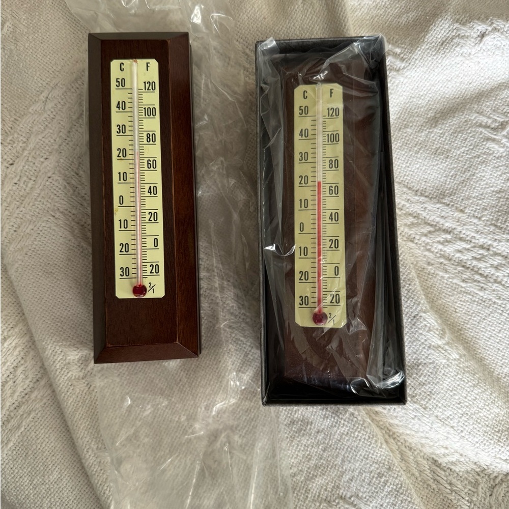 2 temperature gages